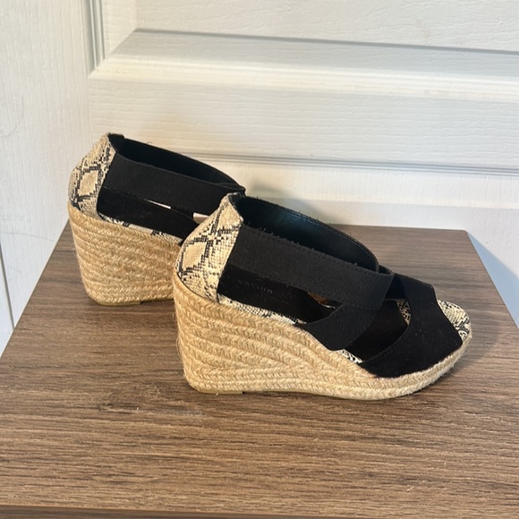 ATTENTION BLACK WEDGES ANKLE STRAPS IN SIZE 6 - Picture 5 of 6